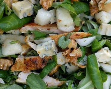Salade de mâche, poulet poire et fourme d'Ambert