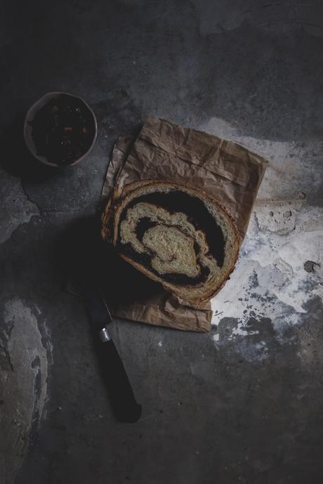 Brioche au chocolat et noisettes caramélisées Brioche au chocolat et noisettes caramélisées