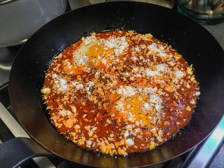 Huevos pas vraiment rancheros – Œufs à la salsa