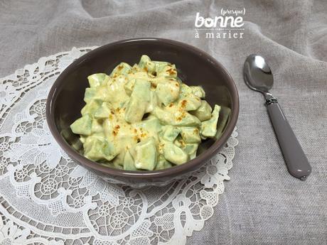 Salade fraîche de concombre au yaourt et au curry