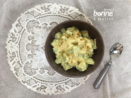 Salade fraîche de concombre au yaourt et au curry