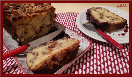 Cake à la Vanille, au coulis de Myrtilles et Amandes