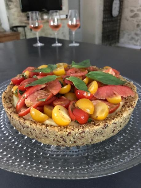 Tarte tomates et mozzarella en croûte de riz et sésame