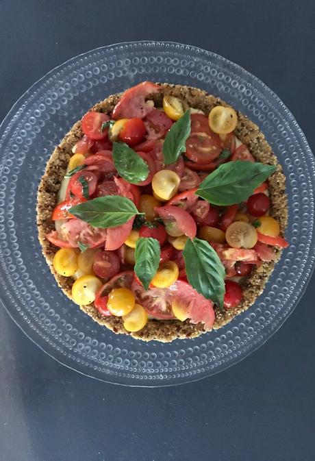 Tarte tomates et mozzarella en croûte de riz et sésame