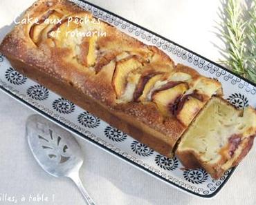 Cake aux pêches et au sirop de romarin – Recette autour d’un ingrédient #31