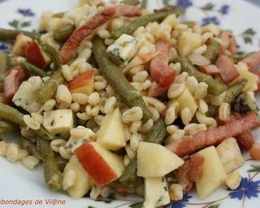 Salade de blé, haricots verts, fourme et pomme