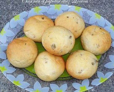 Petits pains à la crème de bleu et olives vertes