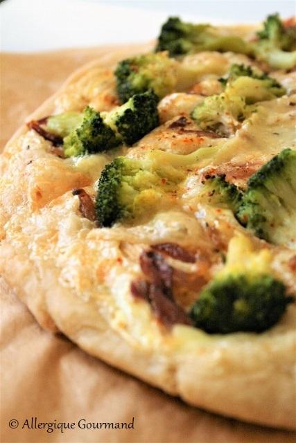 Pizza crème- brocolis, Bio {sans gluten, sans oeufs, végétarien}