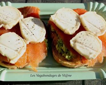 Tartines avocat, saumon, chèvre