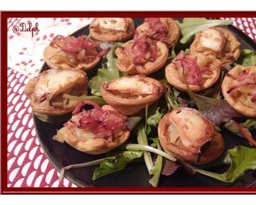 Tartelettes au confit d'oignon et chèvre ou râpé de jambon.