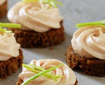 Toasts de pain d’épices au saumon fumé