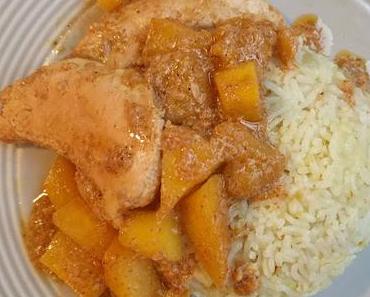 Curry de poulet aux mangues, riz aux amandes et lait de coco