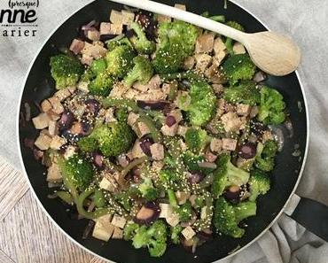 Poêlée de brocoli, poivron vert et tofu mariné