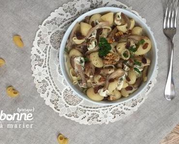 Pipe rigate aux pleurotes, noix et raisins secs