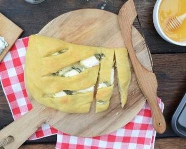 Fougasse chèvre miel et oignon