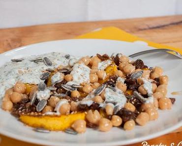Salade tiède de courge bleue aux pois chiches et sauce à la menthe