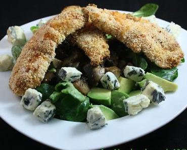 Salade de poulet croustillant à l'avocat et au Saint-Agur