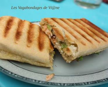 Panini au saumon frais, chèvre et avocat