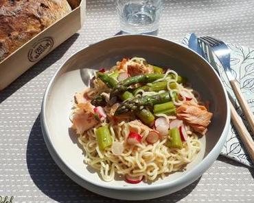 Salade de Nouilles aux Asperges et Saumon