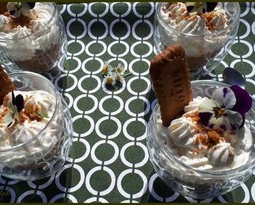 Verrines de Compotée de Rhubarbe et Crème Chantilly.