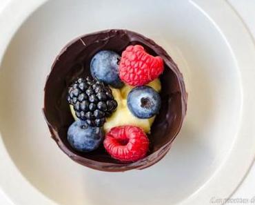Sphères de chocolat aux fruits rouges et litchi