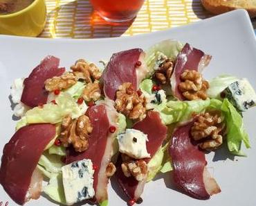 Salade gourmande au magret, noix et St agur
