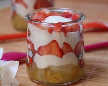 Verrine crémeuse au chocolat blanc, poire confite et fraise