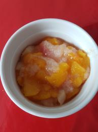 Crumble express aux pêches et aux spéculoos