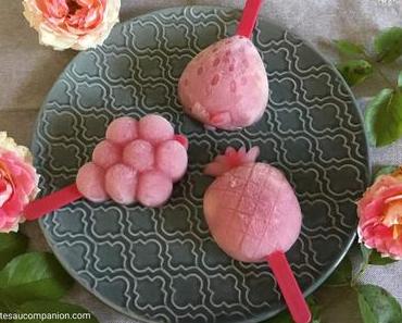 Glace à l’eau au sirop de grenadine et morceaux de bananes