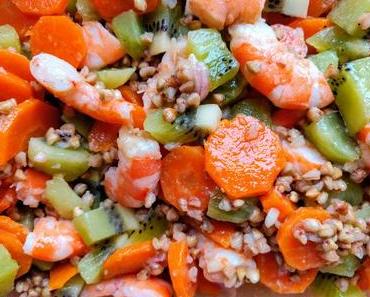 Salade de sarrasin, carottes, crevettes et kiwis