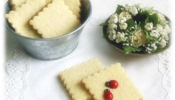 Biscuits sablés à la vanille, aux noisettes et graines de sésame doré