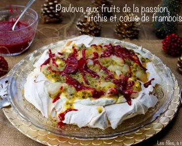 Pavlova aux fruits de la passion, litchis et coulis de framboises